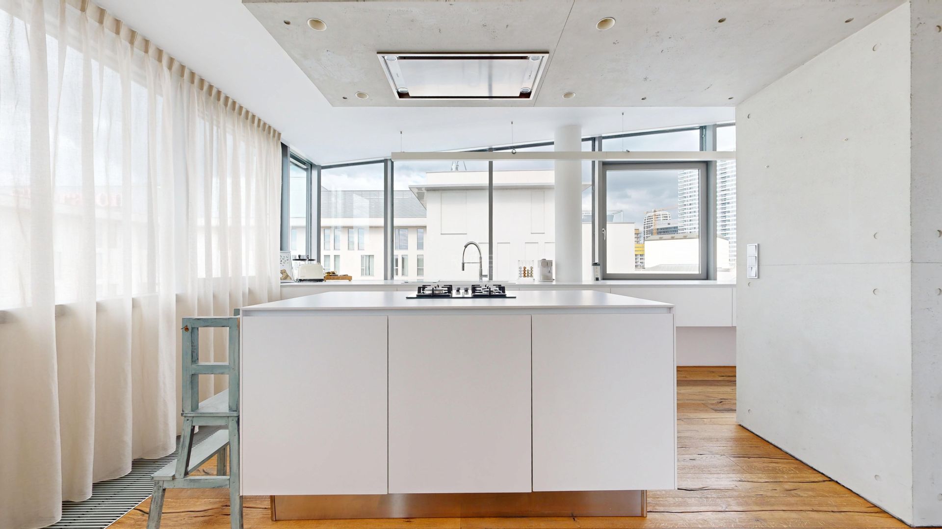PENTHOUSE v Eurovei s terasou, zeleňou a výhľadom na Dunaj – foto 9