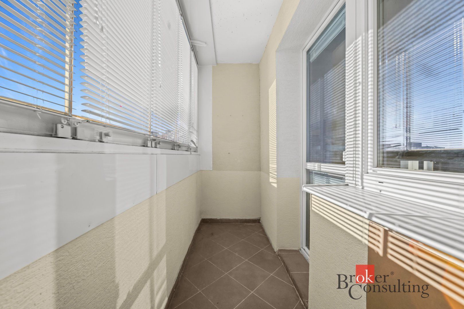 Slnečný 2‑izbový byt s balkónom aj lodžiou - kolískova ul. – foto 5