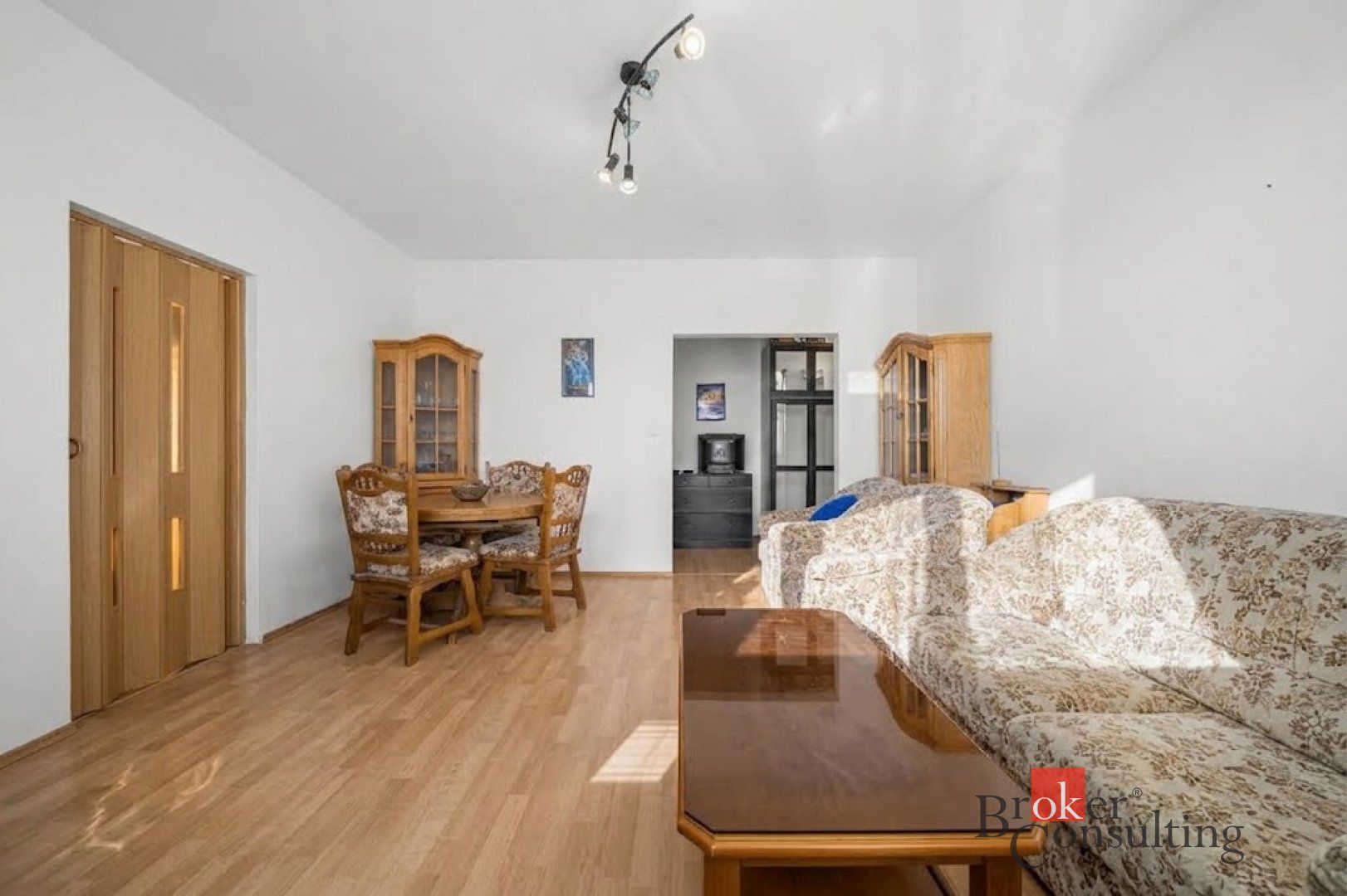 Slnečný 2‑izbový byt s balkónom aj lodžiou - kolískova ul. – foto 2