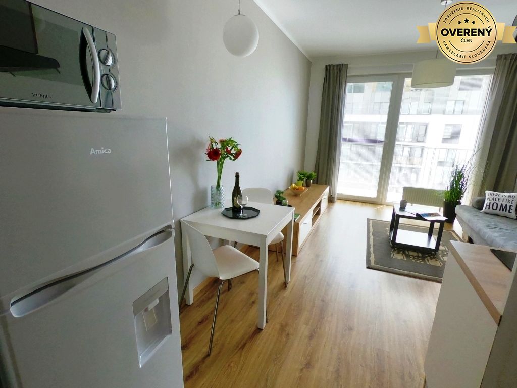Tichý 1‑izb. byt s balkónom, výhľad do parku, Z. Chalupovej, Slnečnice – foto 3