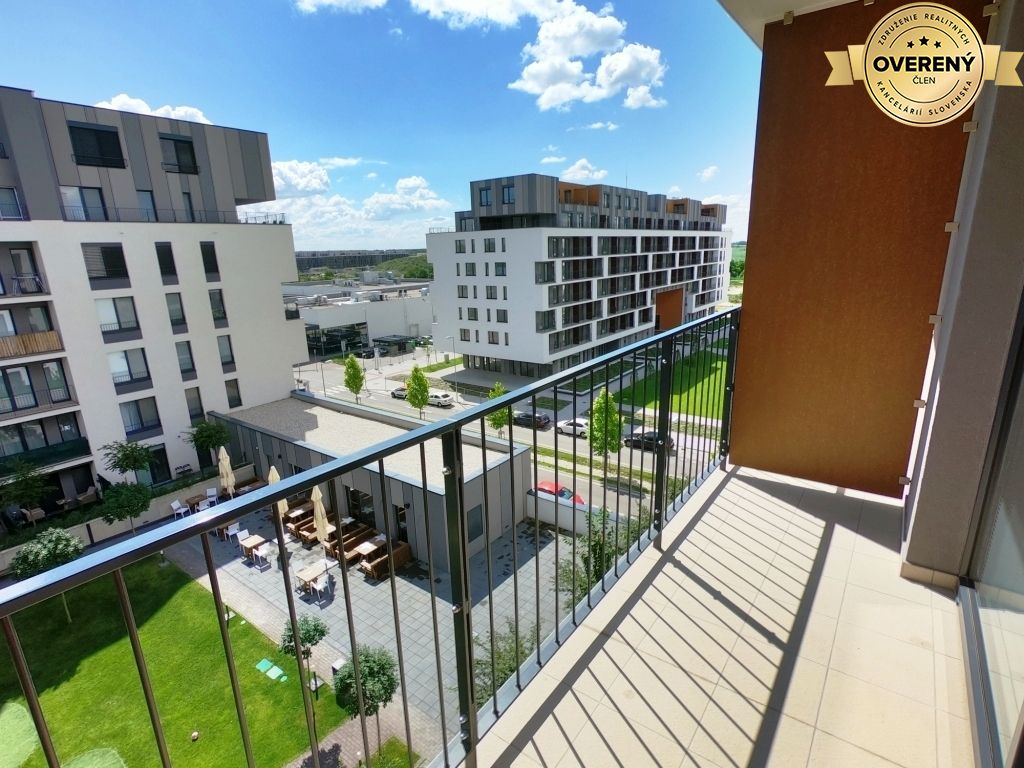 Tichý 1‑izb. byt s balkónom, výhľad do parku, Z. Chalupovej, Slnečnice – foto 8