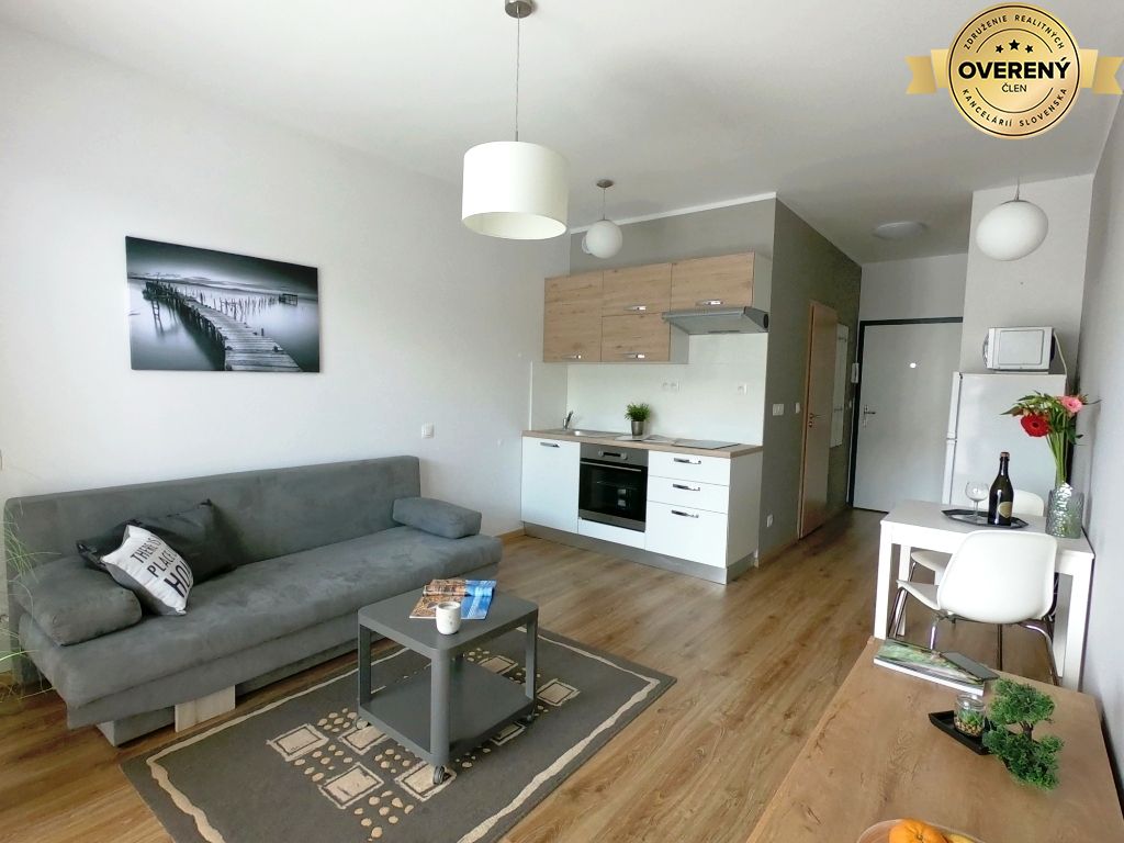 Tichý 1‑izb. byt s balkónom, výhľad do parku, Z. Chalupovej, Slnečnice – foto 9