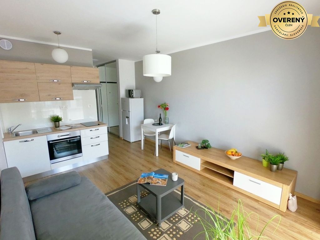 Tichý 1‑izb. byt s balkónom, výhľad do parku, Z. Chalupovej, Slnečnice – foto 10