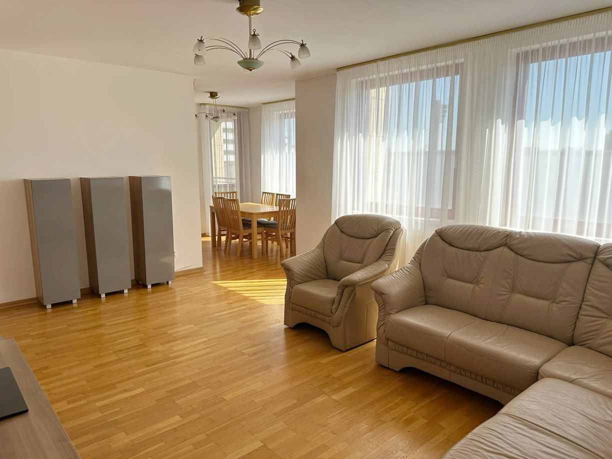 Zariadený 4 izbový byt na ulici Vajnorská v Bratislave – foto 3