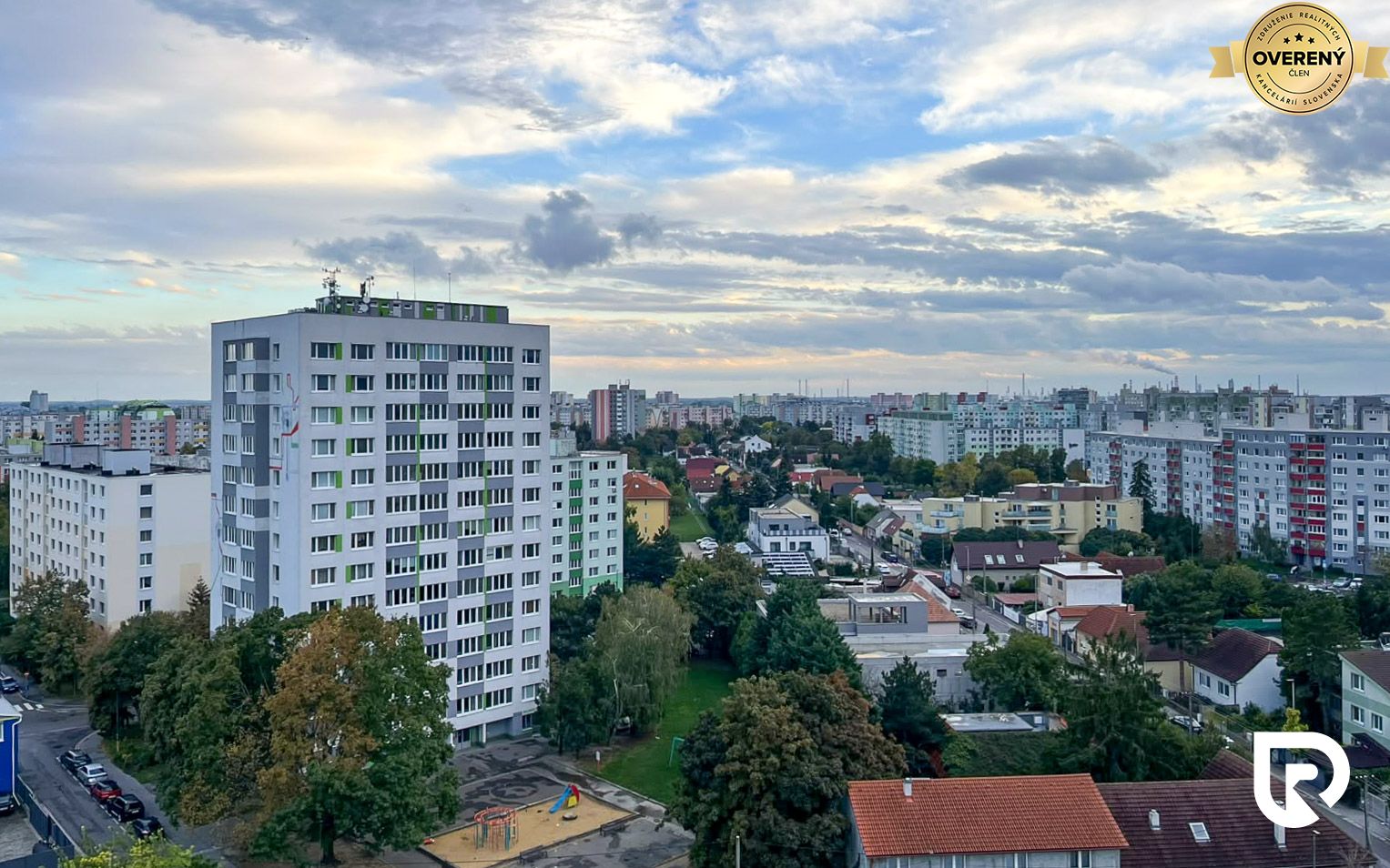 Komplet zariadený 2i byt s panoramatickými výhľadmi a 5.3 m² terasou – foto 10