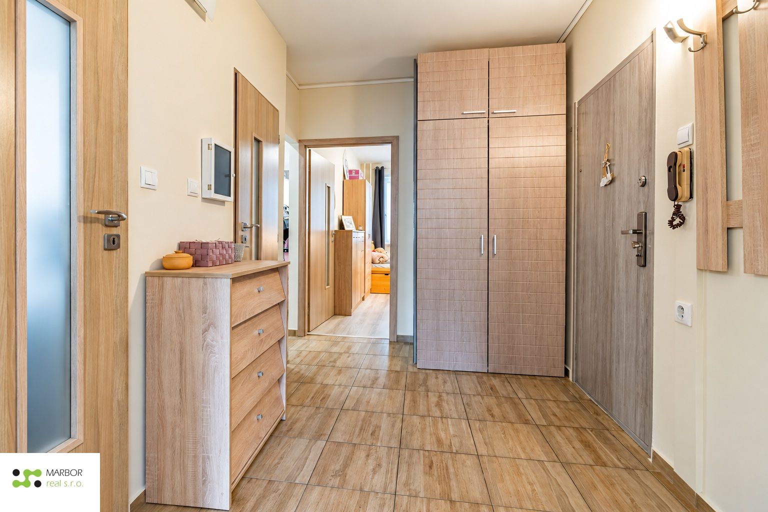 Na predaj kompletne zrekonštruovaný 3‑izbový byt s lodžiou – Košice – foto 3