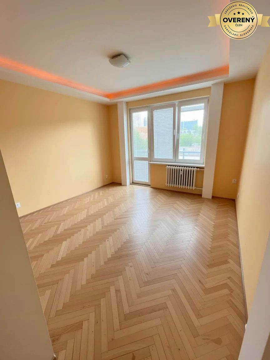 I Na predaj 2‑i byt s veľkou loggiou v Ružinove – Trávniky – foto 2