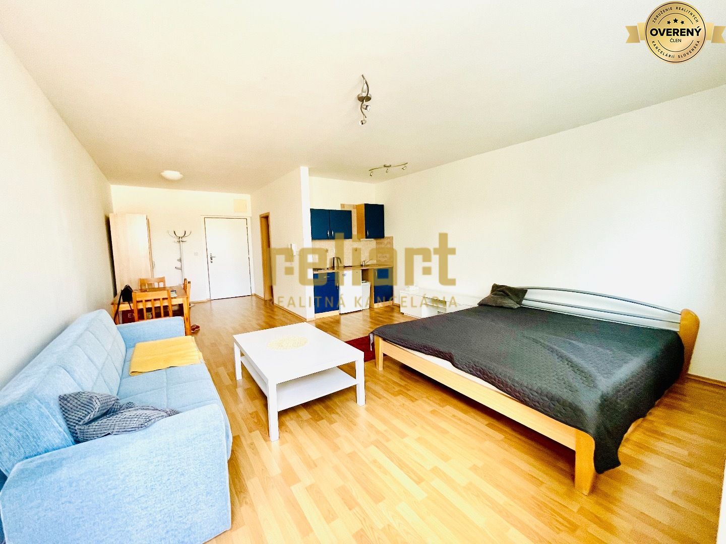 Na prenajom pekný zariadený 1‑izbový byt s veľkou lodžiou v Koloseu – foto 3