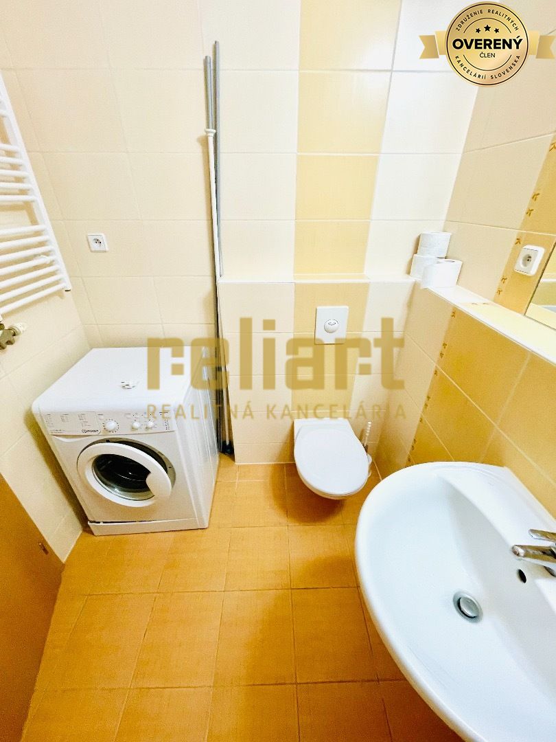 Na prenajom pekný zariadený 1‑izbový byt s veľkou lodžiou v Koloseu – foto 5
