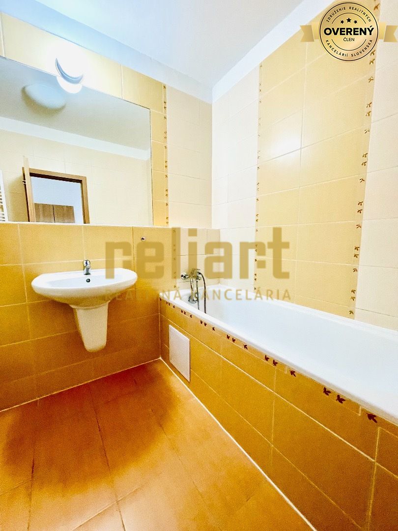 Na prenajom pekný zariadený 1‑izbový byt s veľkou lodžiou v Koloseu – foto 4