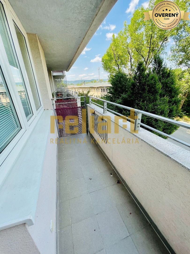 Na prenajom pekný zariadený 1‑izbový byt s veľkou lodžiou v Koloseu – foto 6