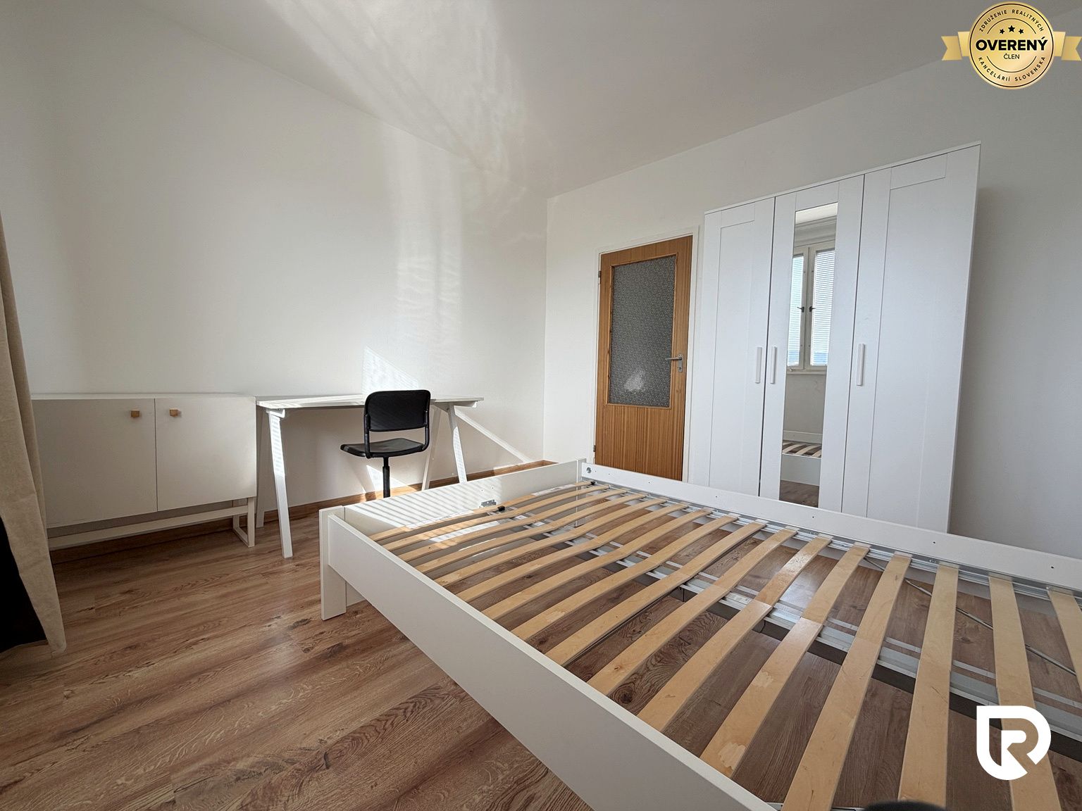 Priestranný 4‑izbový byt s balkónom v Dúbravke – foto 10