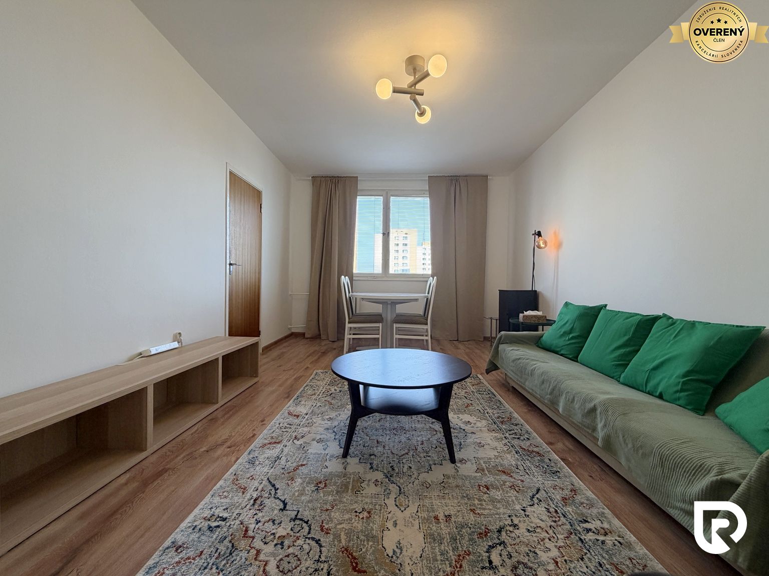 Priestranný 4‑izbový byt s balkónom v Dúbravke – foto 2