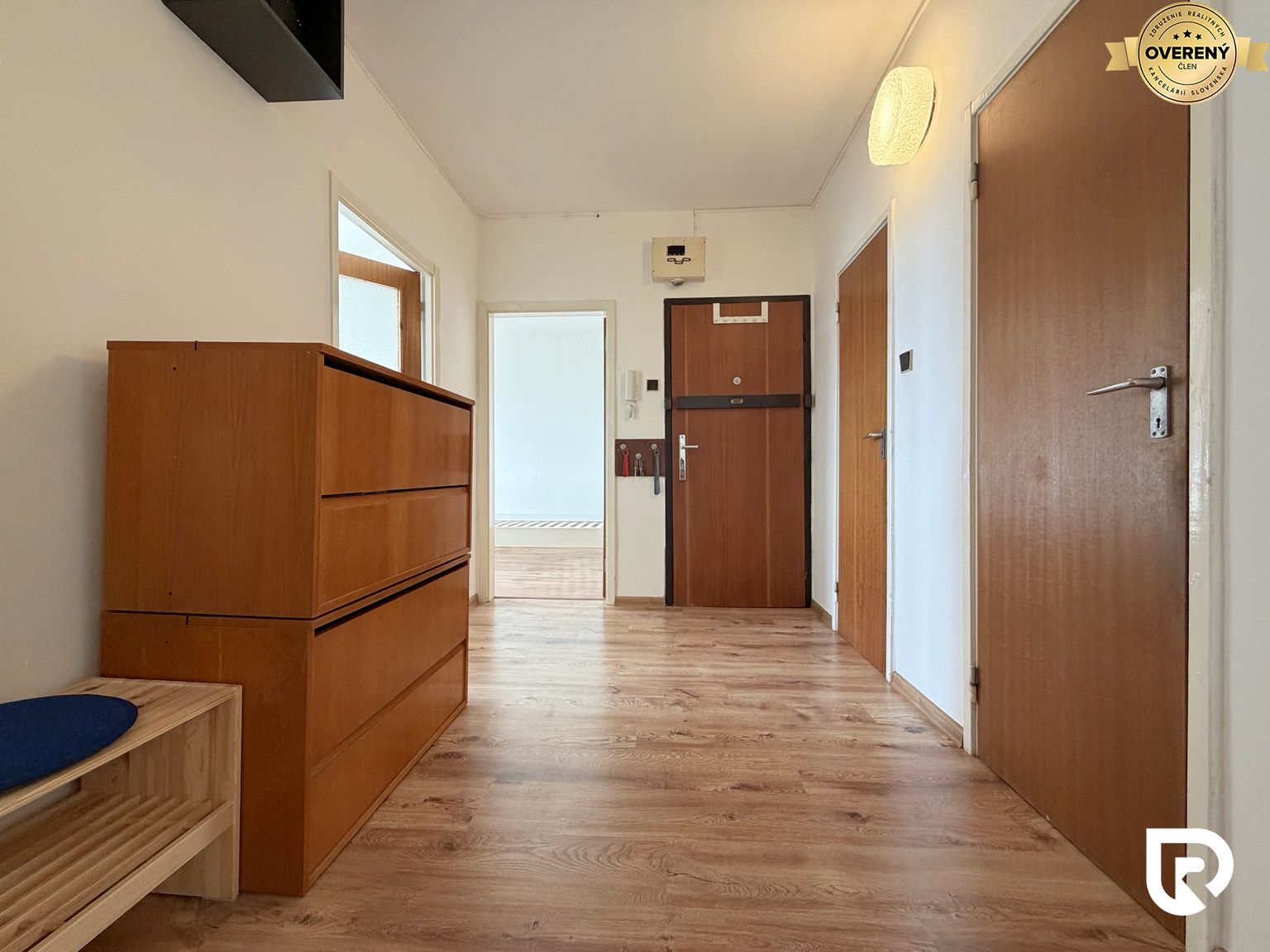 Priestranný 4‑izbový byt s balkónom v Dúbravke – foto 7