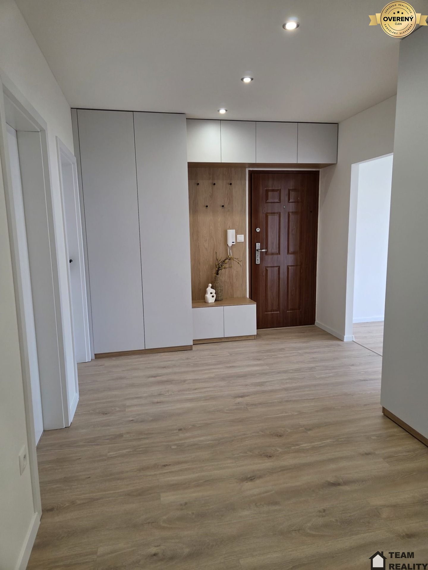 Krásny zrekonštruovaný 4‑izbový byt na hrobákovej ulici – foto 7