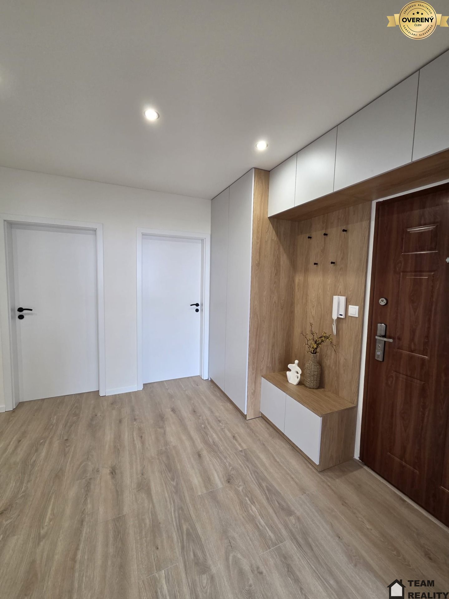 Krásny zrekonštruovaný 4‑izbový byt na hrobákovej ulici – foto 6