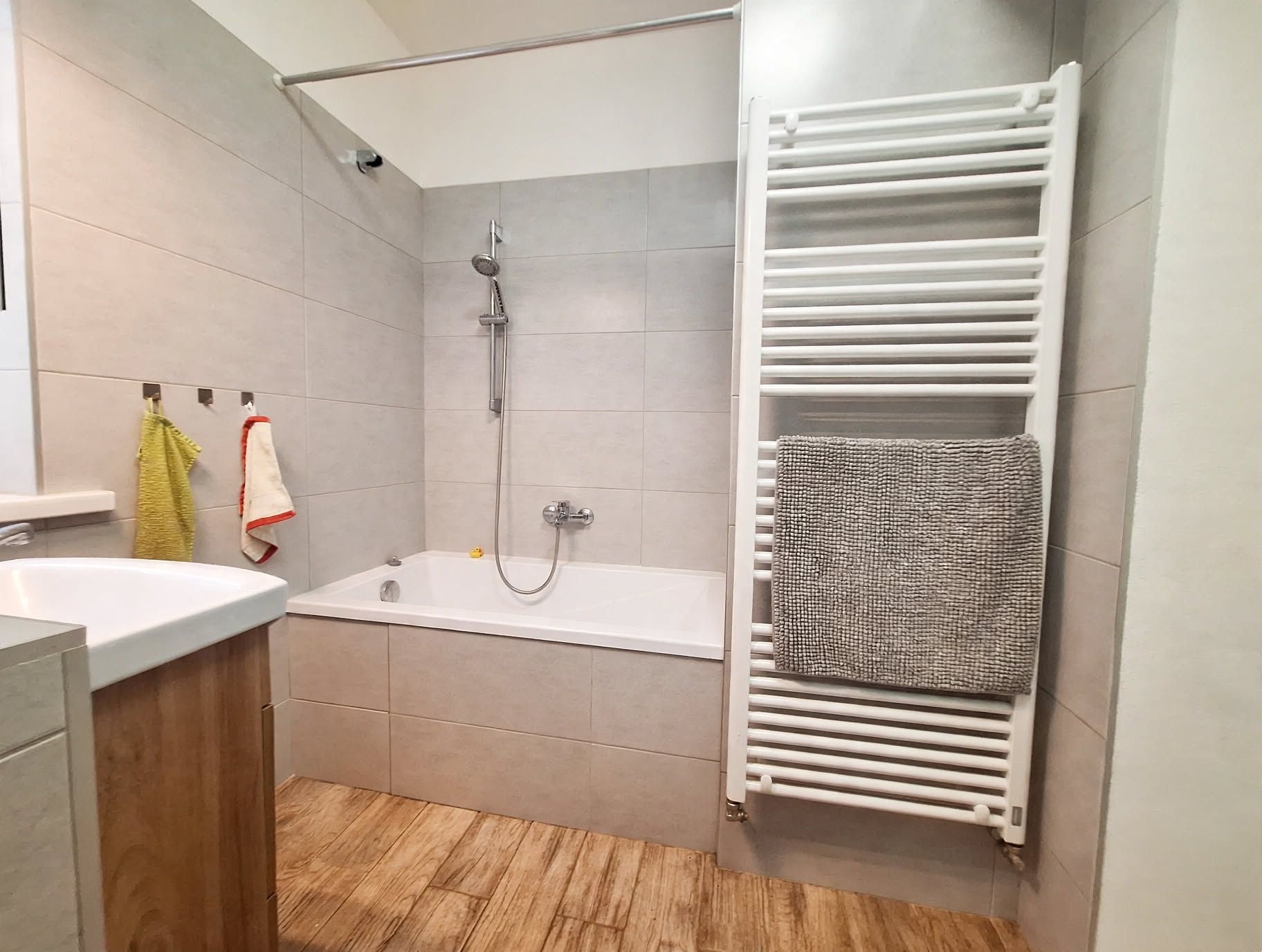 Priestranný 2 izbový byt v Širšom centre s rez. parkovaním – foto 7