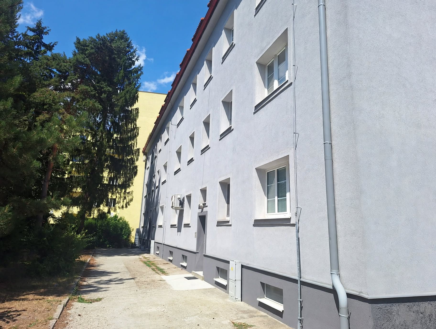 Priestranný 2 izbový byt v Širšom centre s rez. parkovaním – foto 3