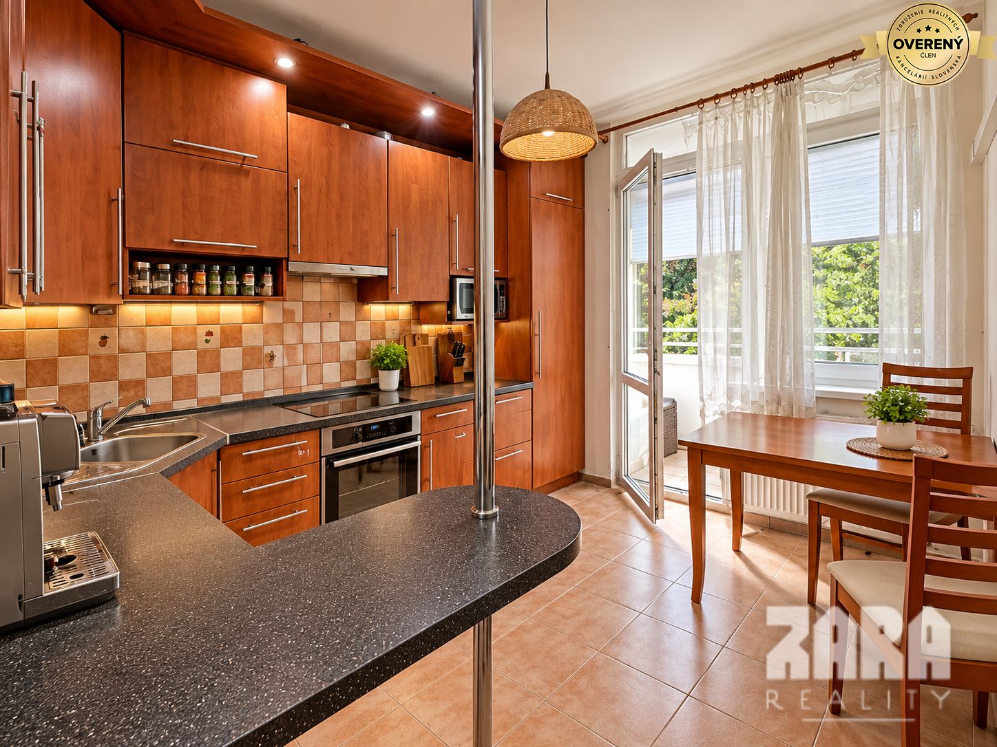 KVP - Čordáková, priestranný š izb. byt 70 m2, loggia. ČR