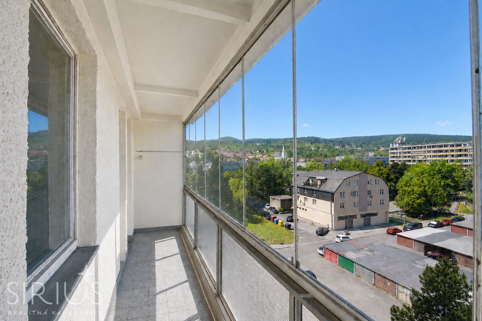 SADMELIJSKÁ, 3‑i byt, 71 m2 - pôvodný stav, pár krokov od prírody – foto 2