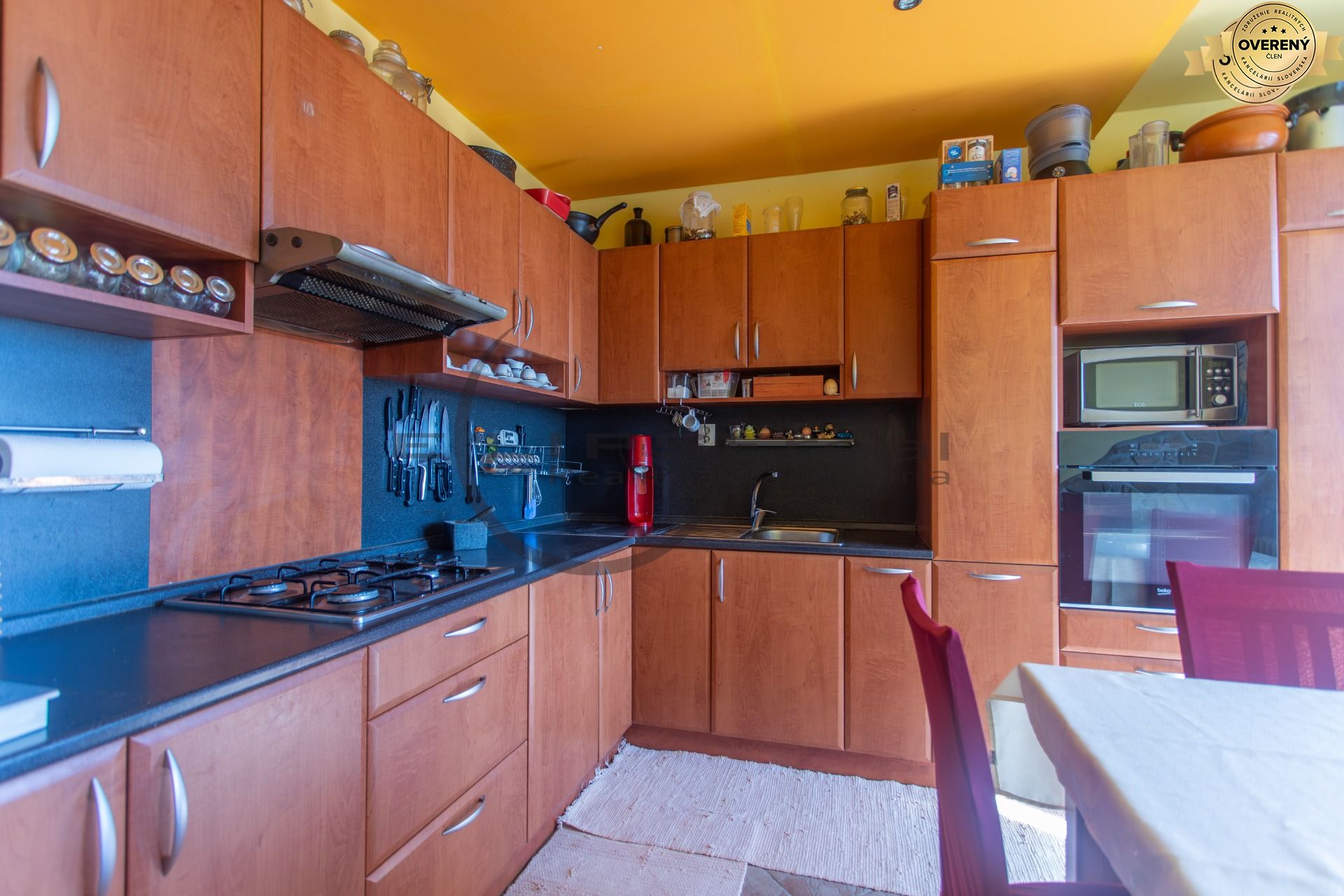 NA PREDAJ priestranný 3‑izbový byt s loggiou v Bratislave - Petržalka – foto 4