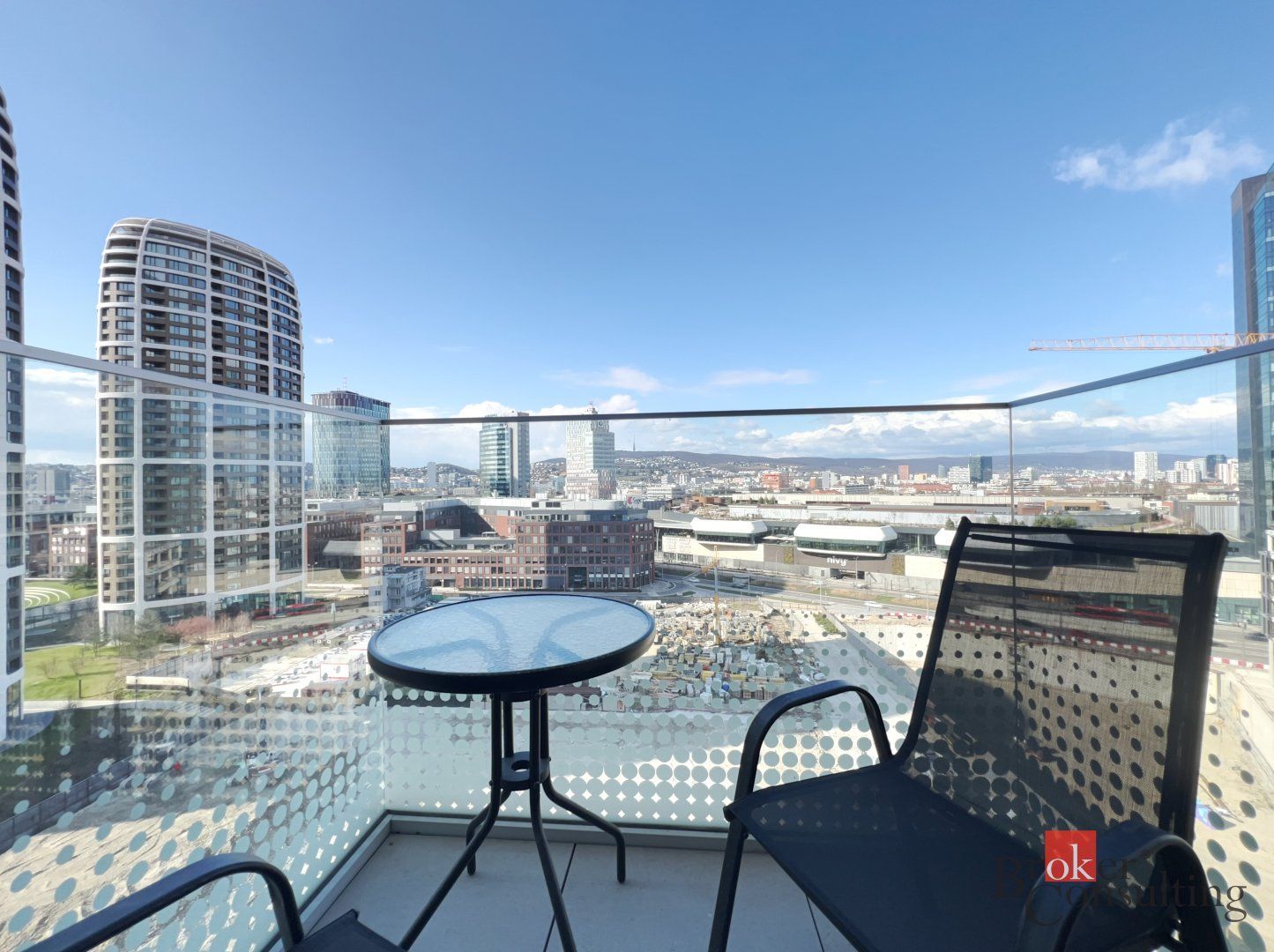 Moderný 2‑izbový apartmán s balkónom a garážou, Metropolis – Downtown – foto 5