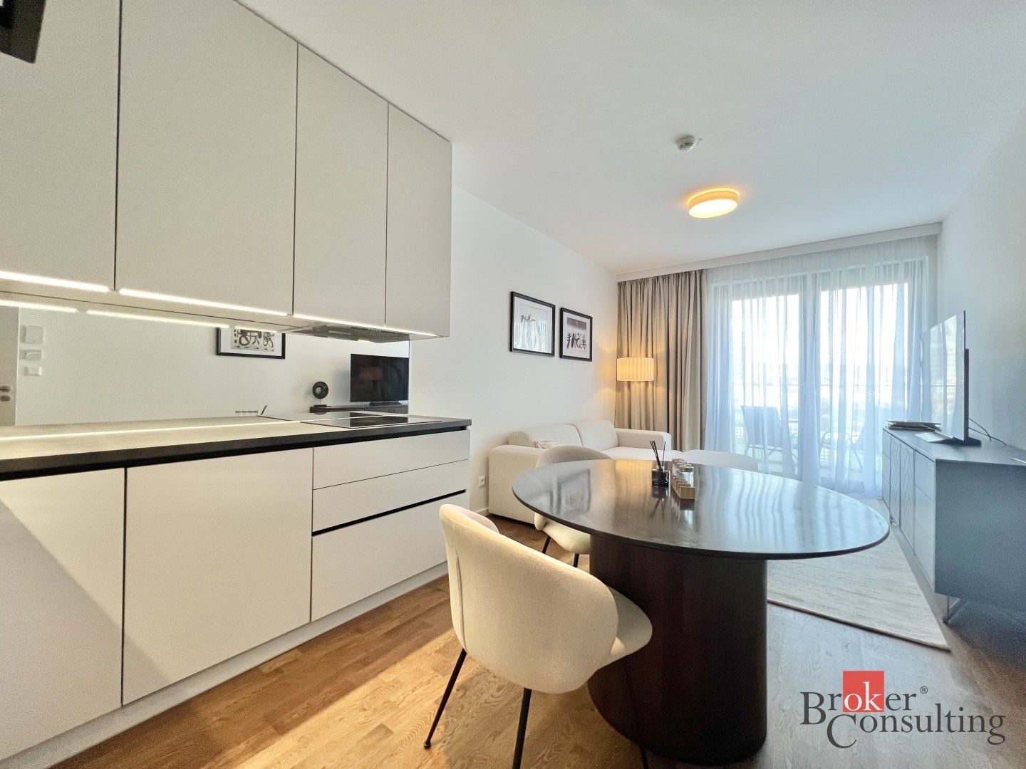 Moderný 2‑izbový apartmán s balkónom a garážou, Metropolis – Downtown – foto 7
