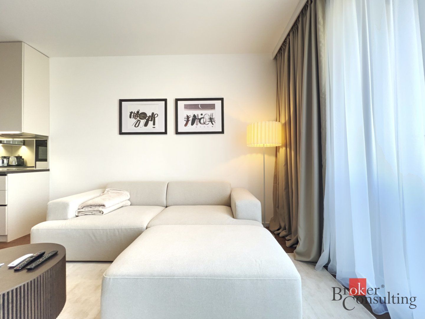 Moderný 2‑izbový apartmán s balkónom a garážou, Metropolis – Downtown – foto 3