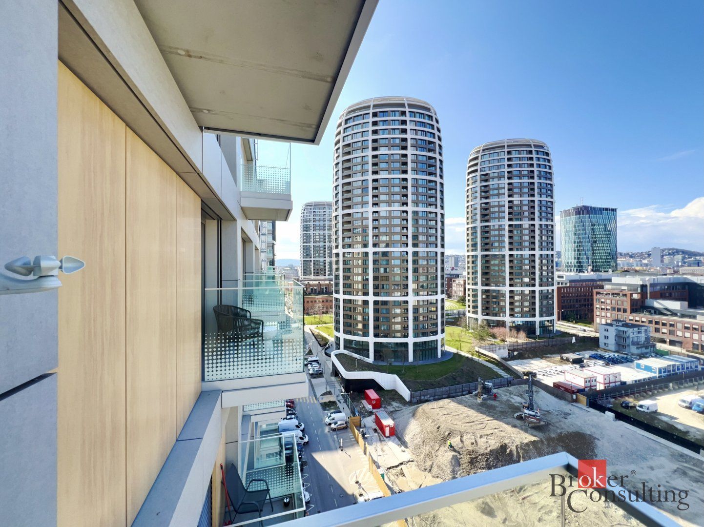 Moderný 2‑izbový apartmán s balkónom a garážou, Metropolis – Downtown – foto 6