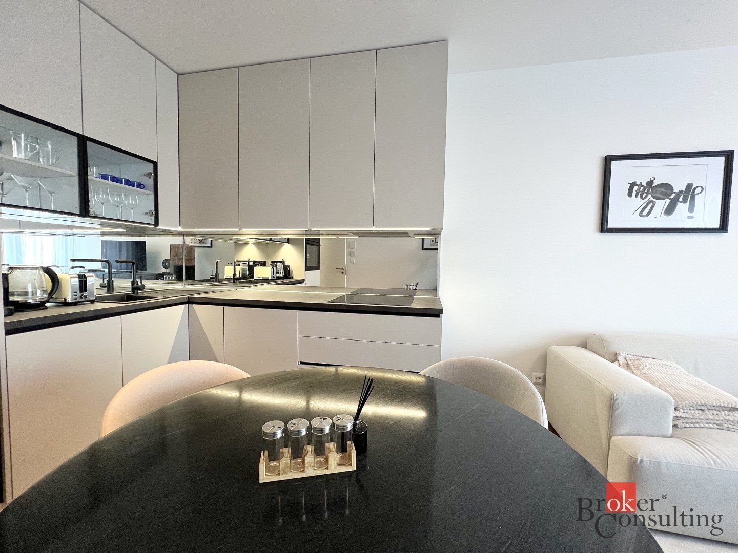 Moderný 2‑izbový apartmán s balkónom a garážou, Metropolis – Downtown – foto 9