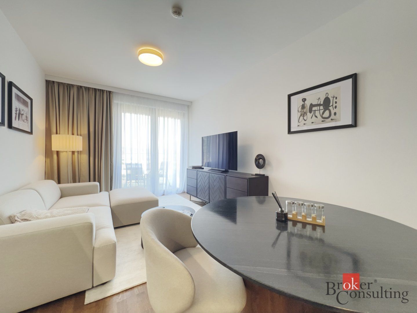 Moderný 2‑izbový apartmán s balkónom a garážou, Metropolis – Downtown – foto 4