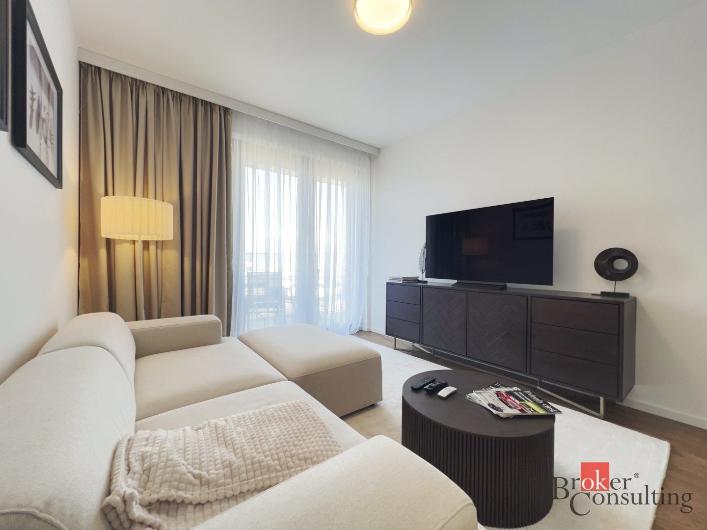 Moderný 2‑izbový apartmán s balkónom a garážou, Metropolis – Downtown – foto 2