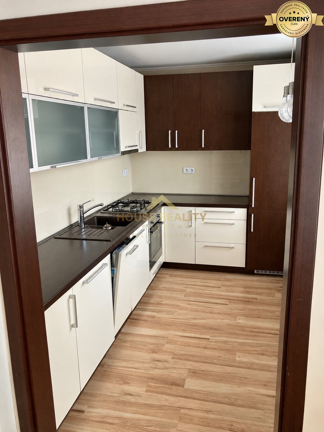 Prenájom moderný 2 izbový byt, Hálkova ul, Bratislava III Nové Mesto – foto 4