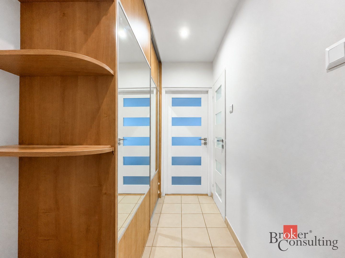 Zrekonštruovaný 3i byt so šatníkom a 2 balkónmi - Nové Mesto – foto 8