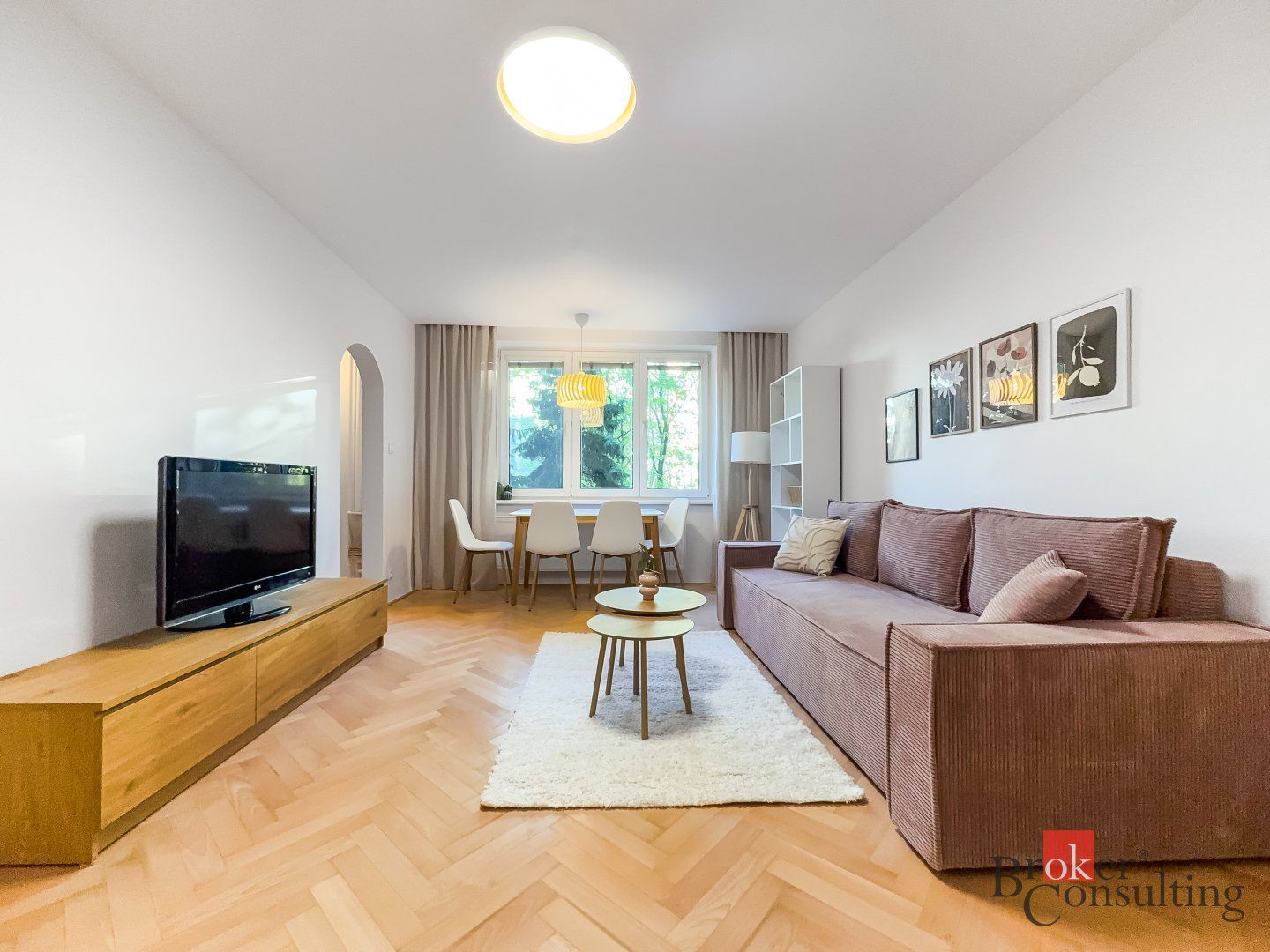 Svetlý zrekonštruovaný 2i byt s balkónom a lodžiou - Ružinov – foto 3