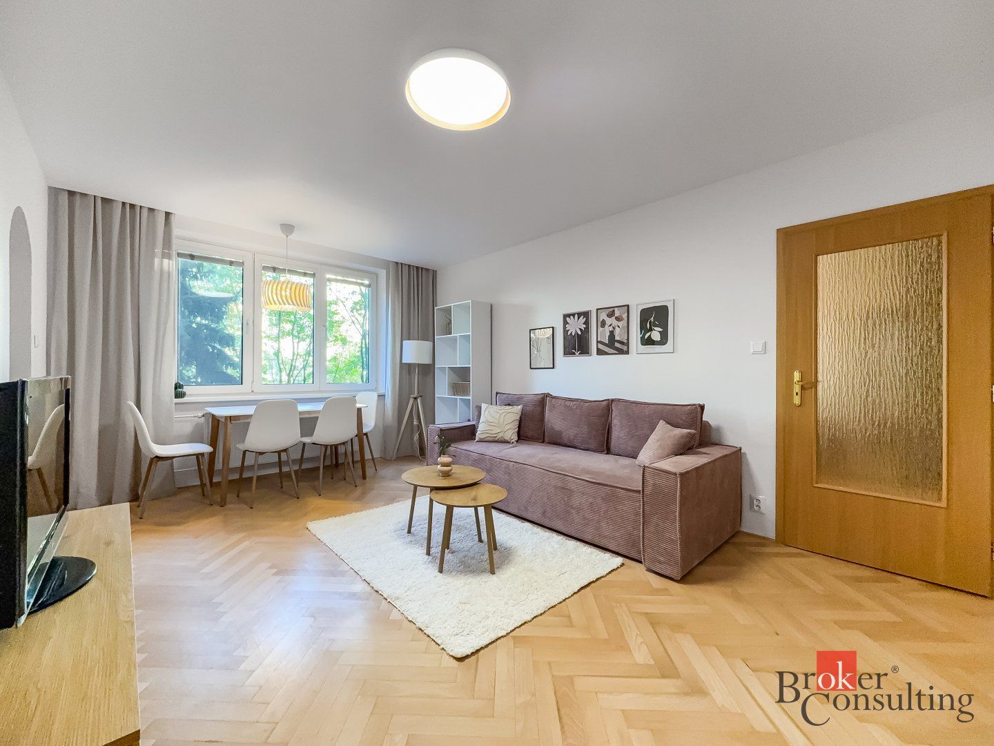 Svetlý zrekonštruovaný 2i byt s balkónom a lodžiou - Ružinov – foto 2