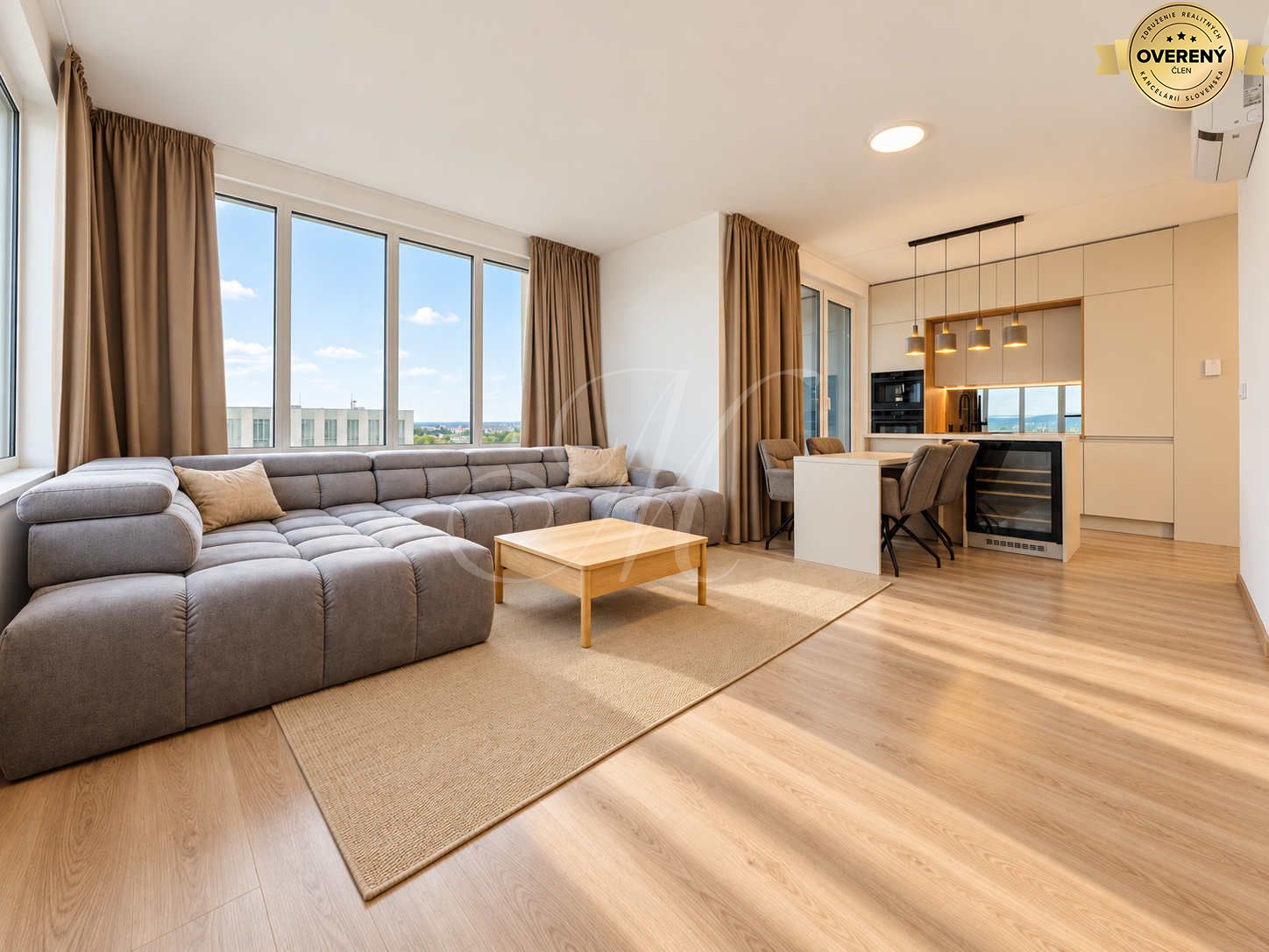 Luxusný 2i byt s loggiou, Discovery Residence
