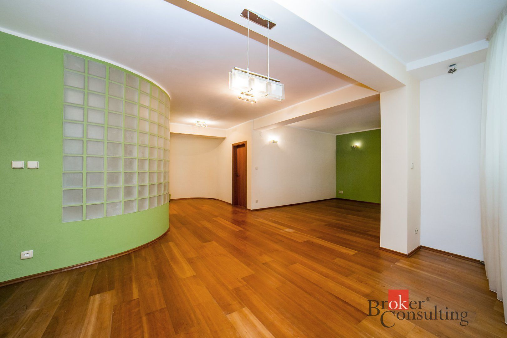 Priestranný 3‑izbový byt s terasou pri Bratislavskom hrade – foto 9