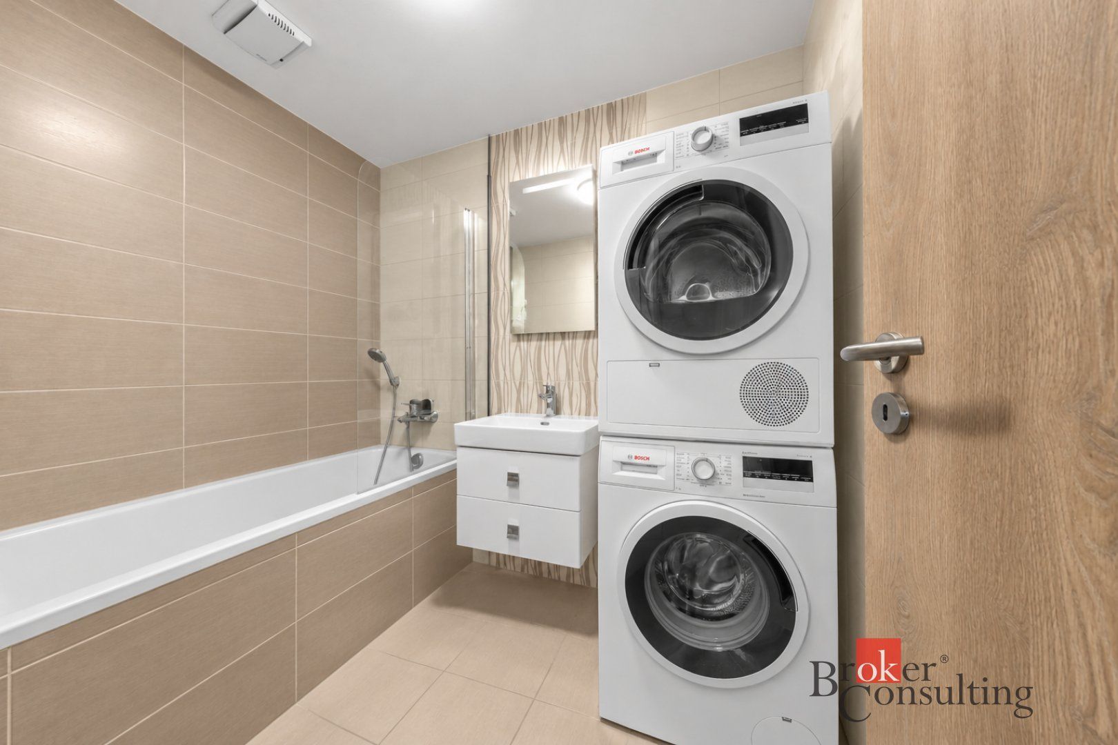 2‑izbový byt so zariadením a dvomi parkovacími miestami v ce – foto 9
