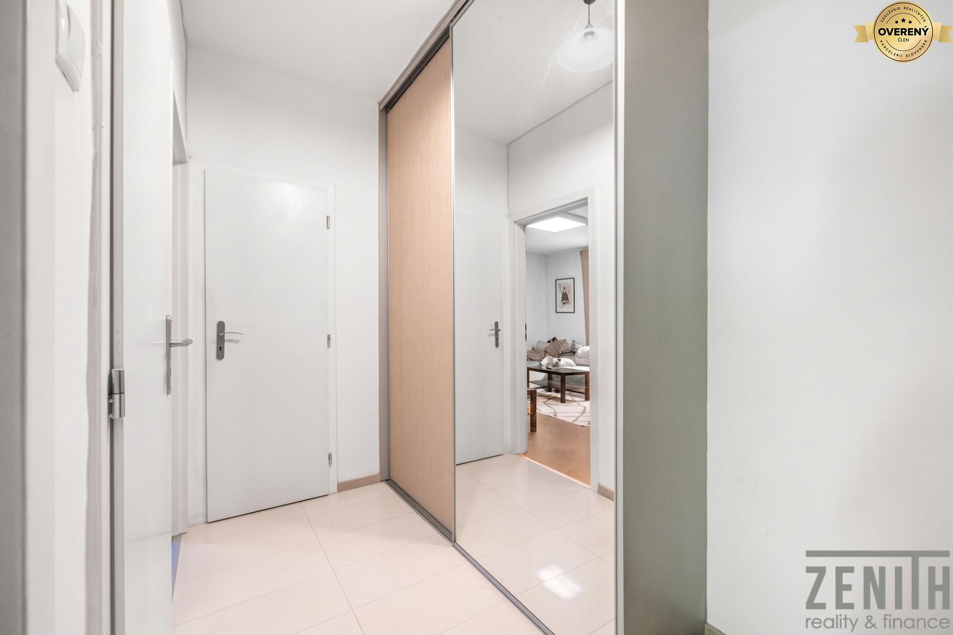 Priestranný 2‑izbový byt v širšom centre Bratislavy – foto 10