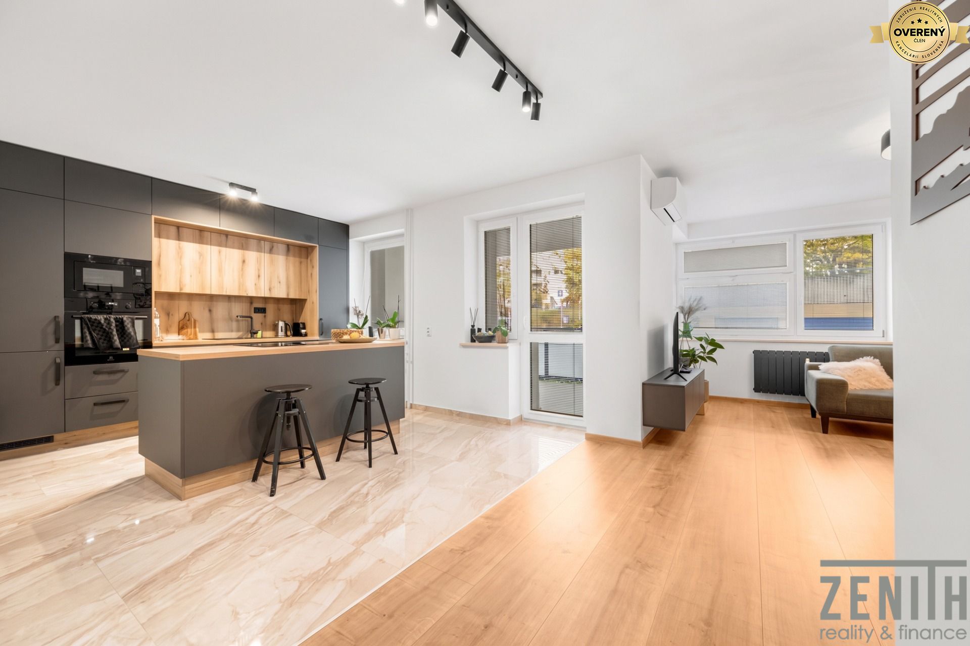 Nadštandardný 3‑izbový byt s dvoma balkónmi a garážovým parkovaním
