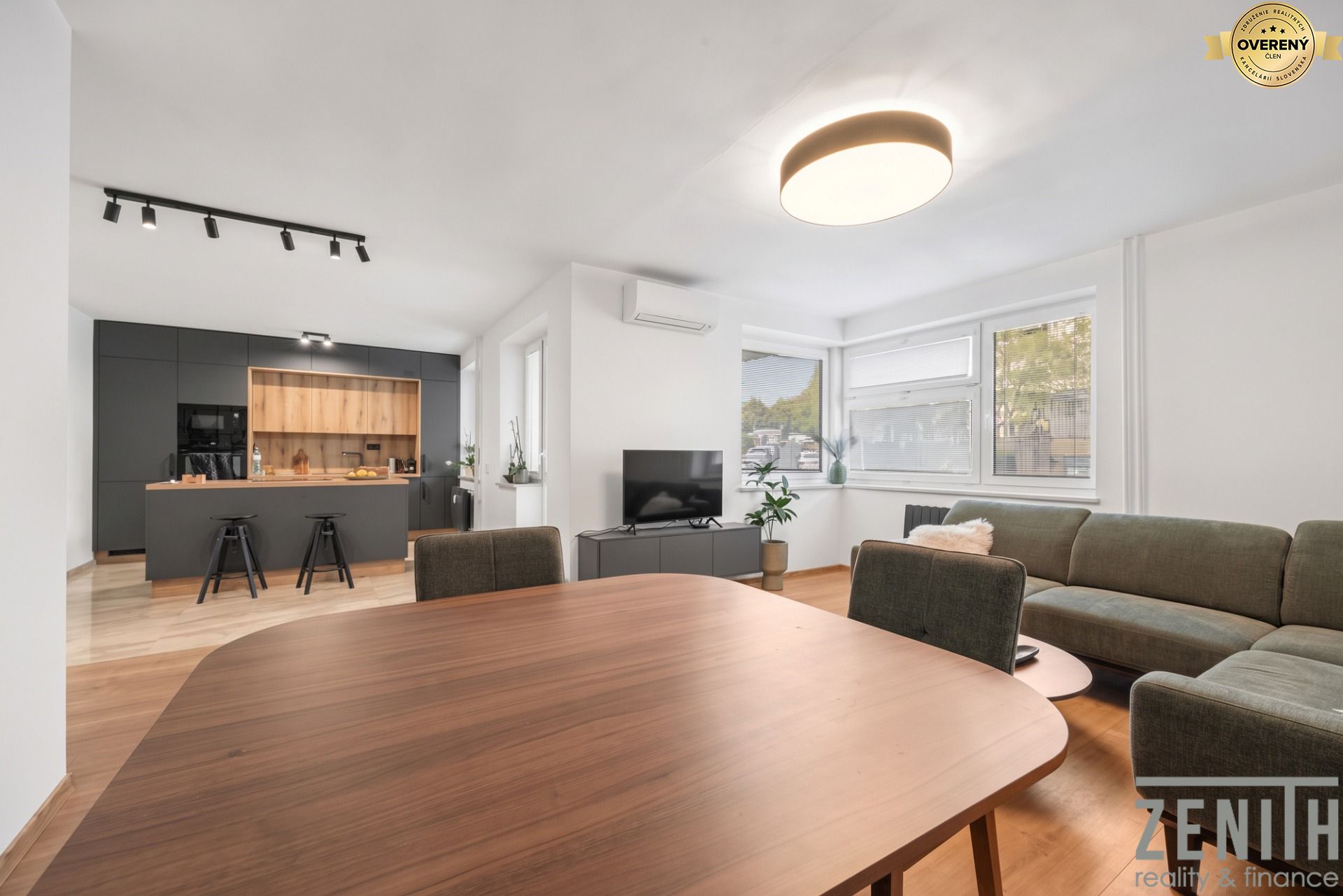 Nadštandardný 3‑izbový byt s dvoma balkónmi a garážovým parkovaním – foto 3