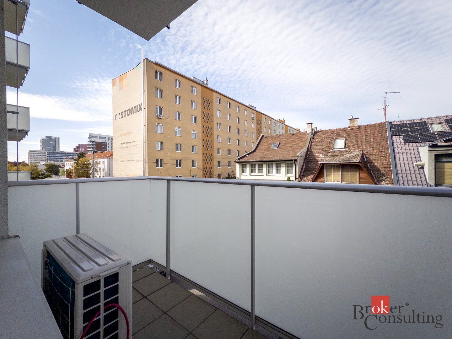 Zariadený 2i byt s klimatizáciou a 2x balkónom - Nové Mesto – foto 8