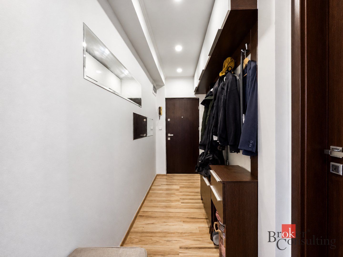 Zariadený 2i byt s klimatizáciou a 2x balkónom - Nové Mesto – foto 9