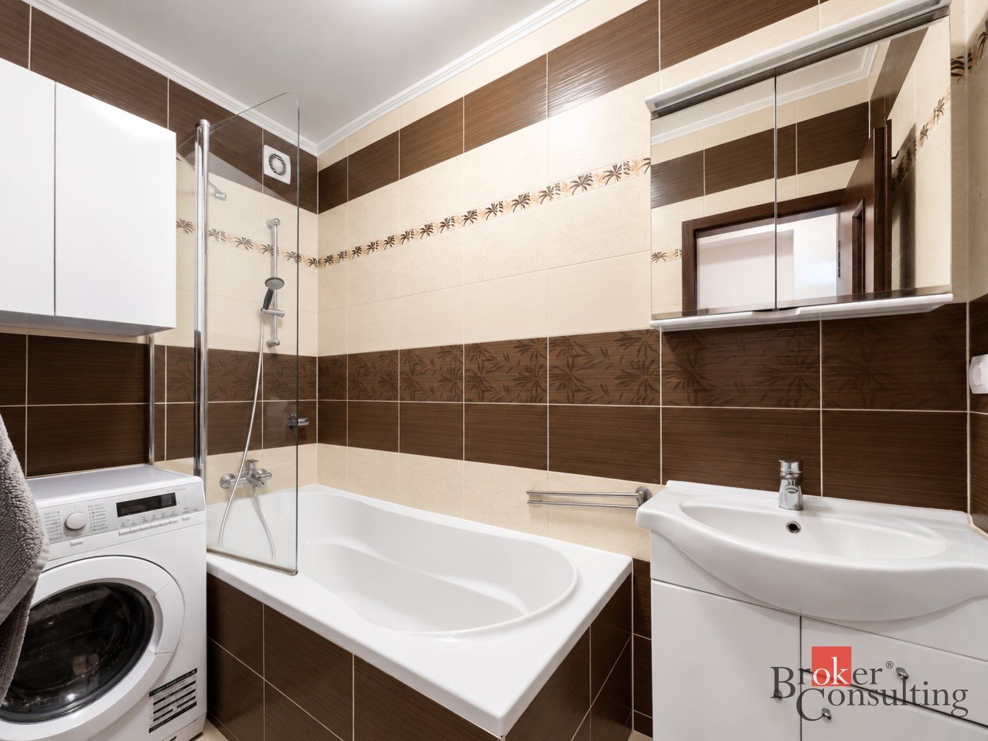 Zariadený 2i byt s klimatizáciou a 2x balkónom - Nové Mesto – foto 10