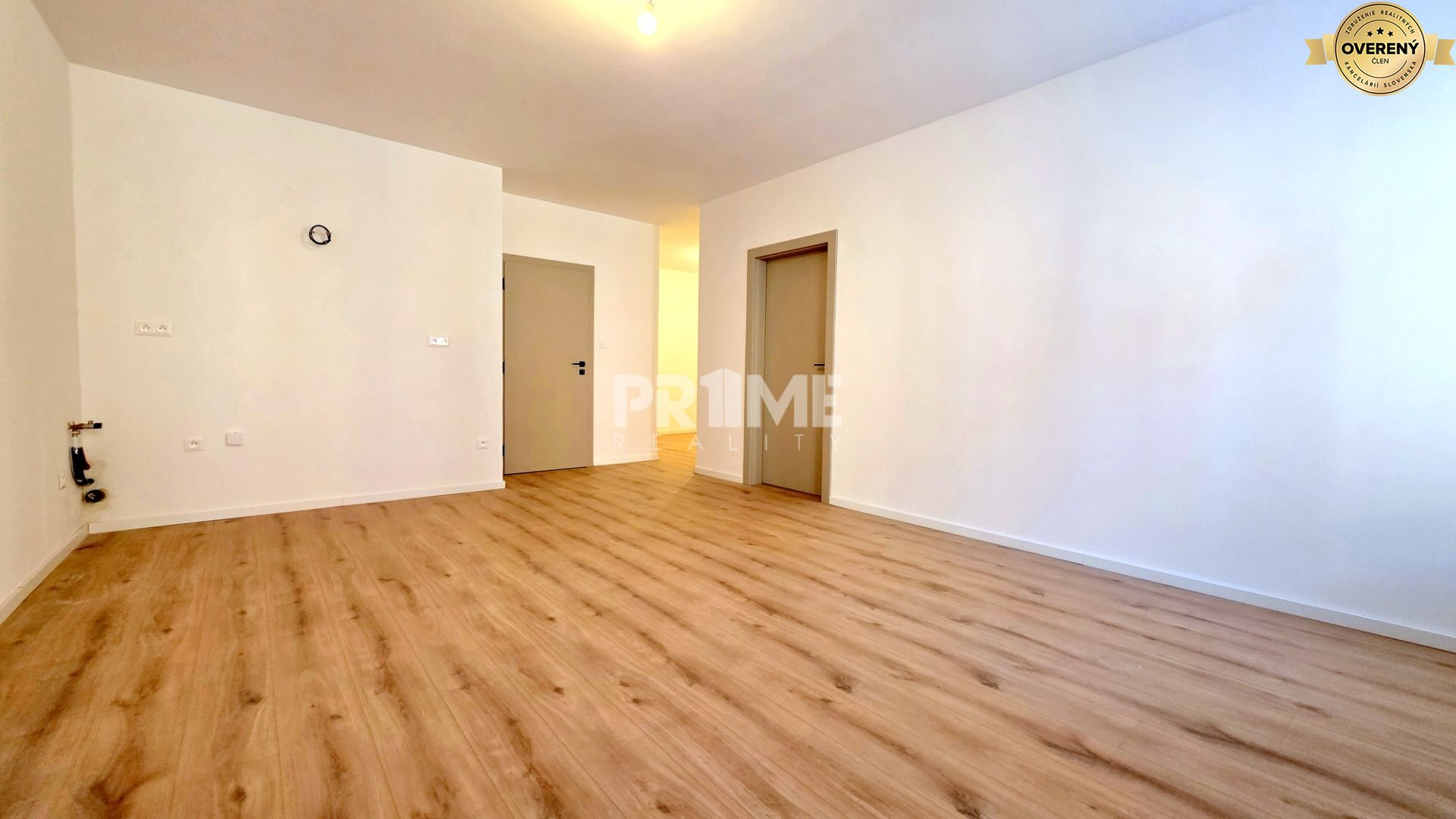 Moderný 2,5i byt, nov.,nová rekonštrukcia,balkón,klíma,vyšehradská ul. – foto 3