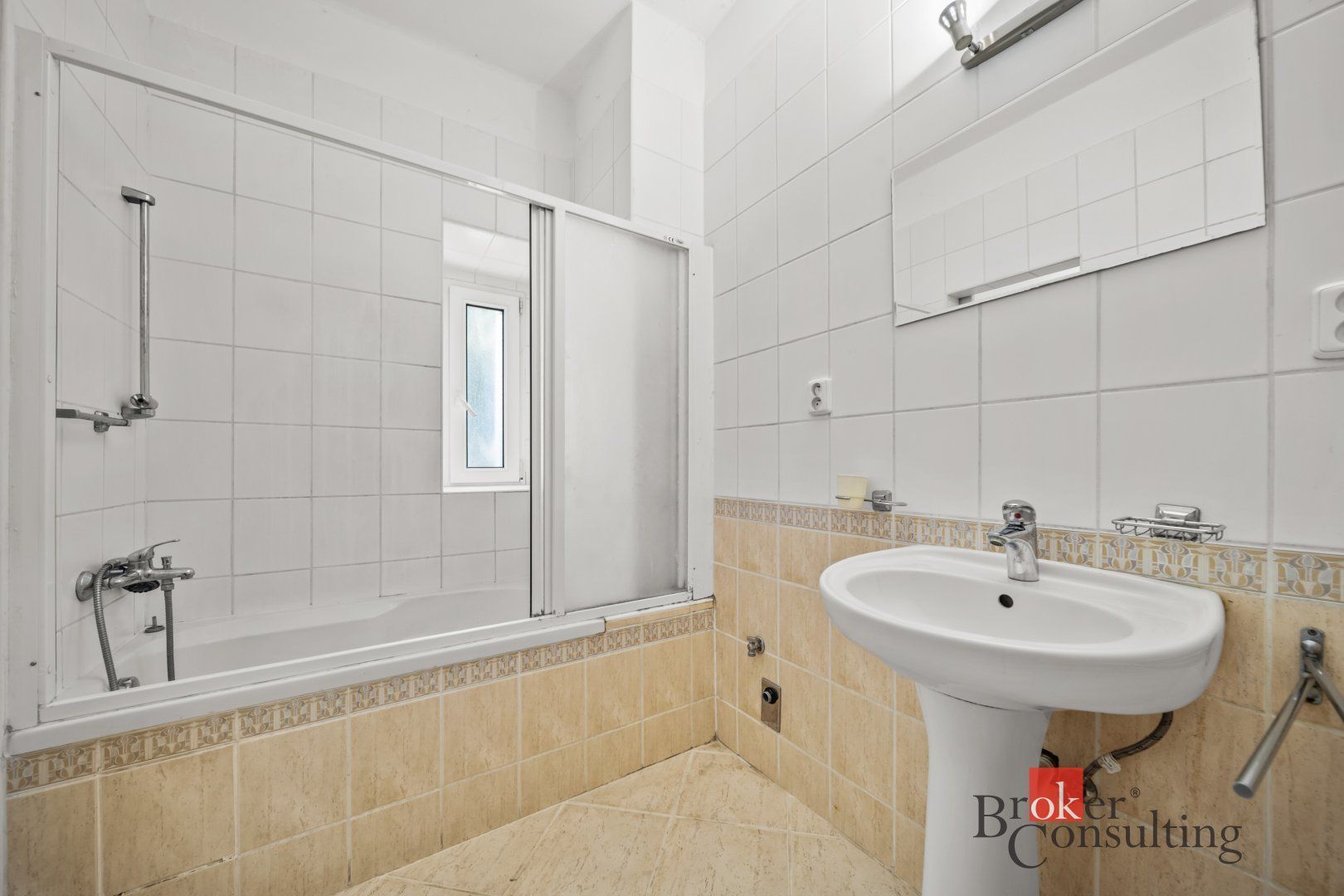 Priestranný 3 izbový byt s balkónom a zeleným dvorom – Bratislava, Nov – foto 6