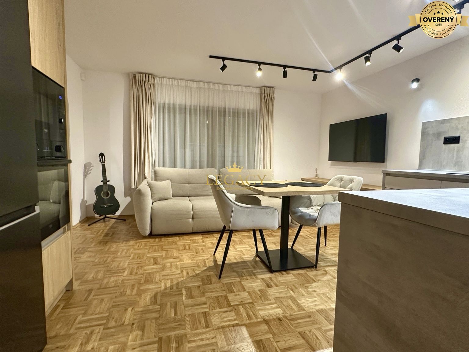 NADŠTANDARDNÝ 2‑izbový byt so šatníkom,saunou a krbom ,LÍŠČIE ÚDOLIE – foto 2