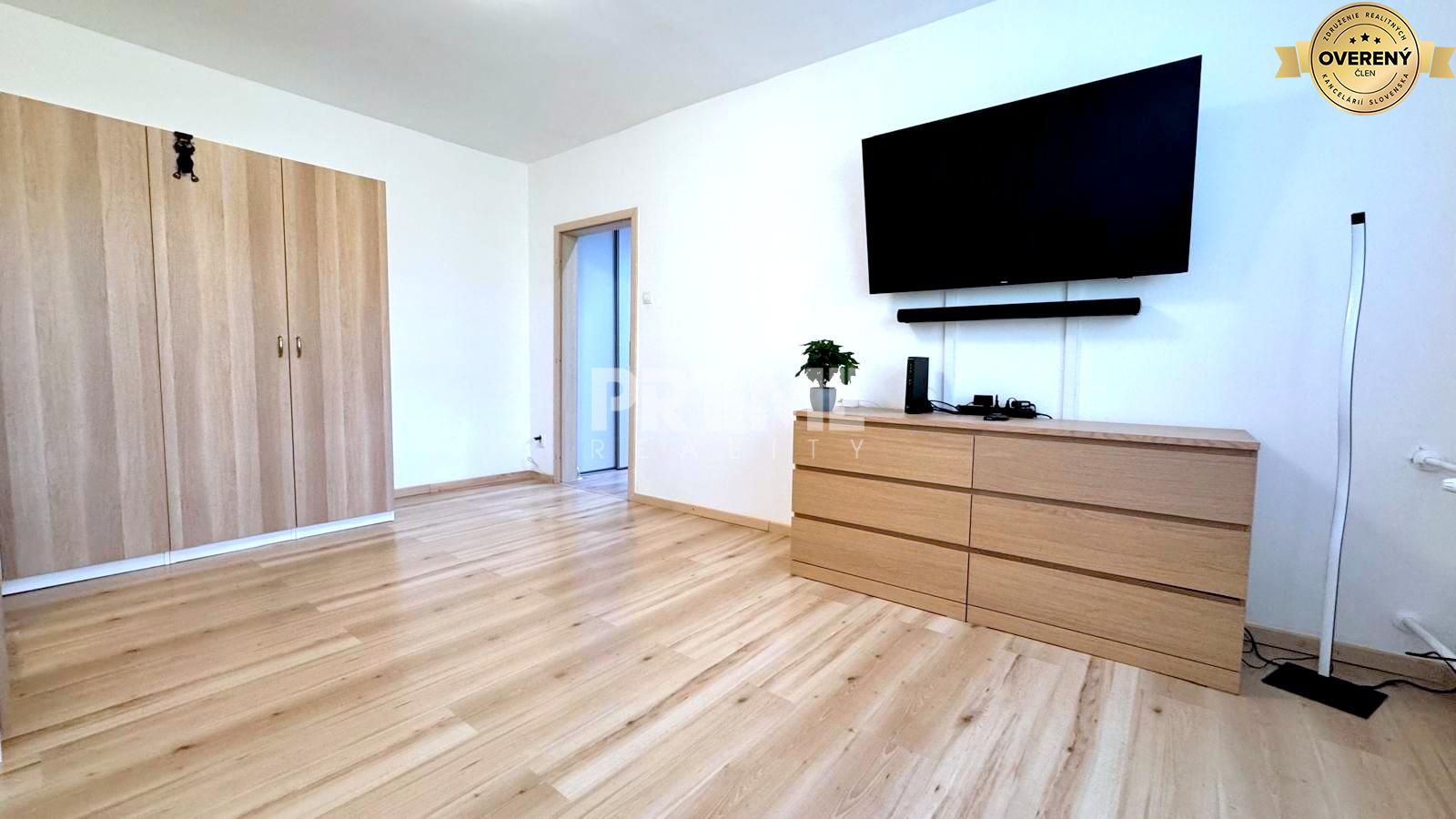 MODERNÝ 1i byt, REKONŠTRUKCIA, KLÍMA, PARKING,Pekníkova ulica,Dúbravka – foto 3