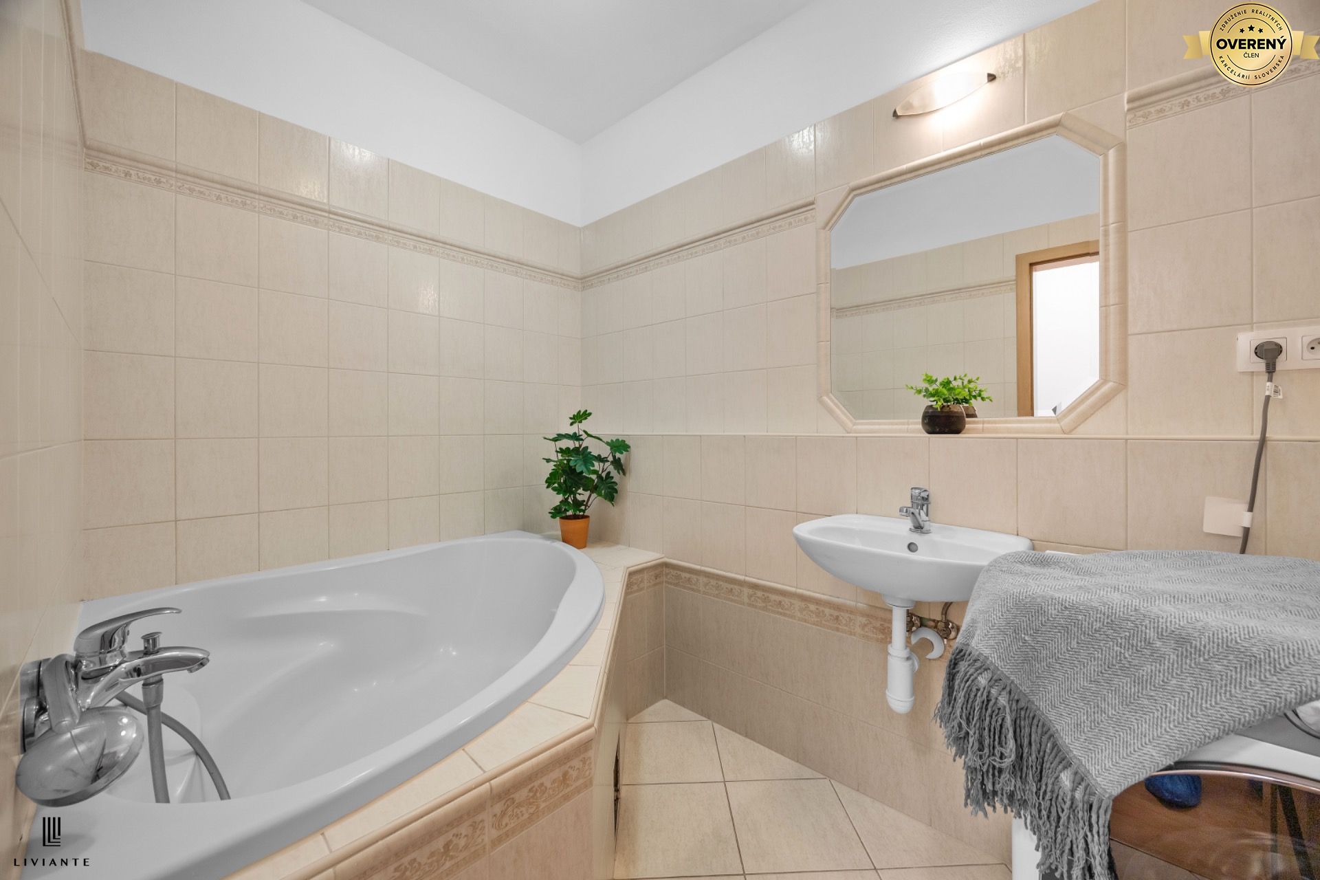 Svetlý byt so šatníkom a parkovaním, Kresánkova 1, BA IV – foto 9